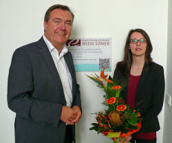 Oberbürgermeister Claus Kaminsky zu Gast bei Heidi Sömer, die im Gloria-Palais eine Praxis für Ergotherapie eröffnet hat.