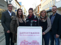 Die an der Aktion beteiligten Händler: Heiko von Glahn (FeinGefühl), Jennifer Weykopf (Hair@Home), Lisa Schindler (Weis Mensworld), Elke Müller (Betten Kaiser) und Thomas Schmidt (Optik-Schmidt)